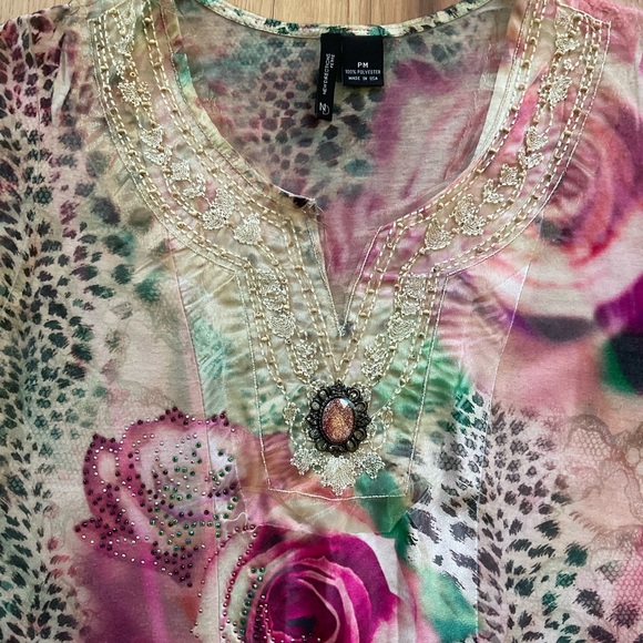 New Directions Floral Blouse, Size Medium - Picture 3 of 6